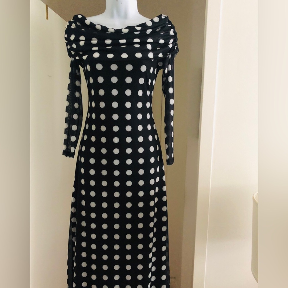 🎉Make a statement Off Shoulder Polka Dot Maxi Dress, perfect for any occ… - Picture 15 of 16